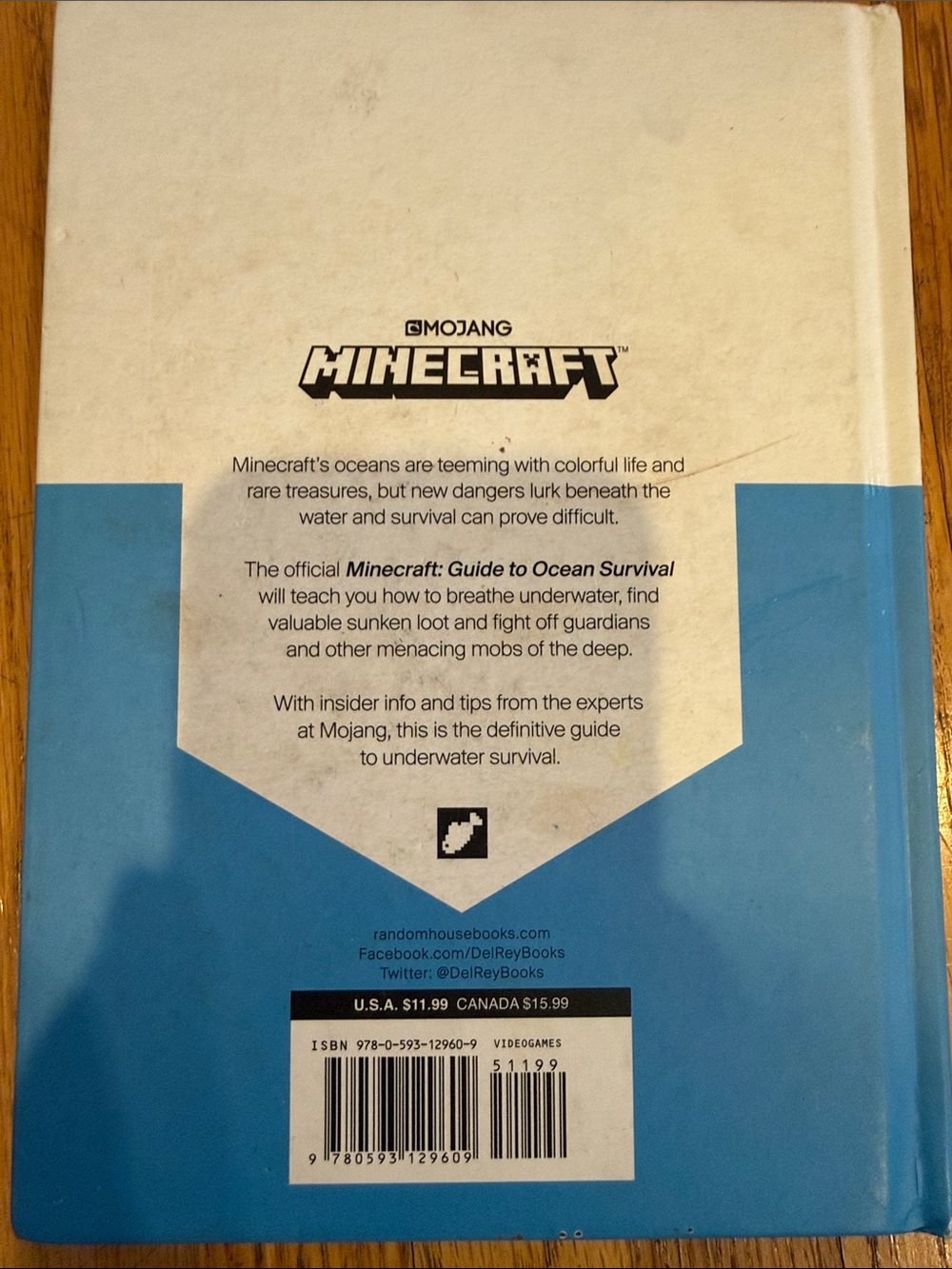 Minecraft Guide to Ocean Survival - Blue - Mojang - Picture 2 of 2